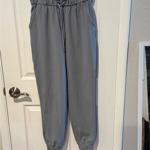 Lululemon Stretch Joggers Drawstring and Cinched ankles Sz 6 Gray